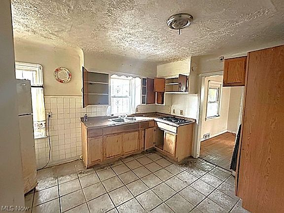 4th image of 16707 Stockbridge Ave