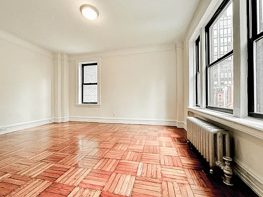 Rented by Manhattan Realty Group | media 7