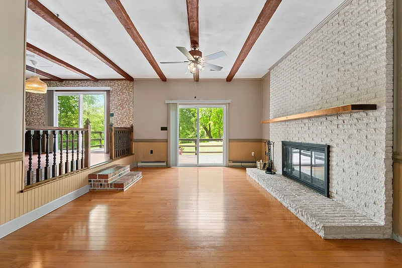 4 bed, 3.0 bath, 2371 sqft, $2,800 — Photo 3