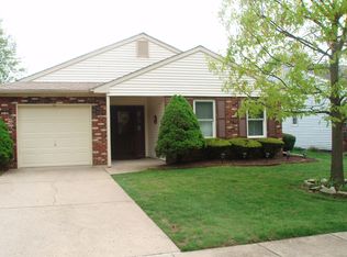 16 Fireside Cir, Columbus, NJ 08022