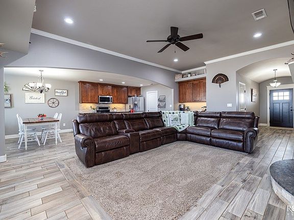 5th image of 1006 Hope Ct