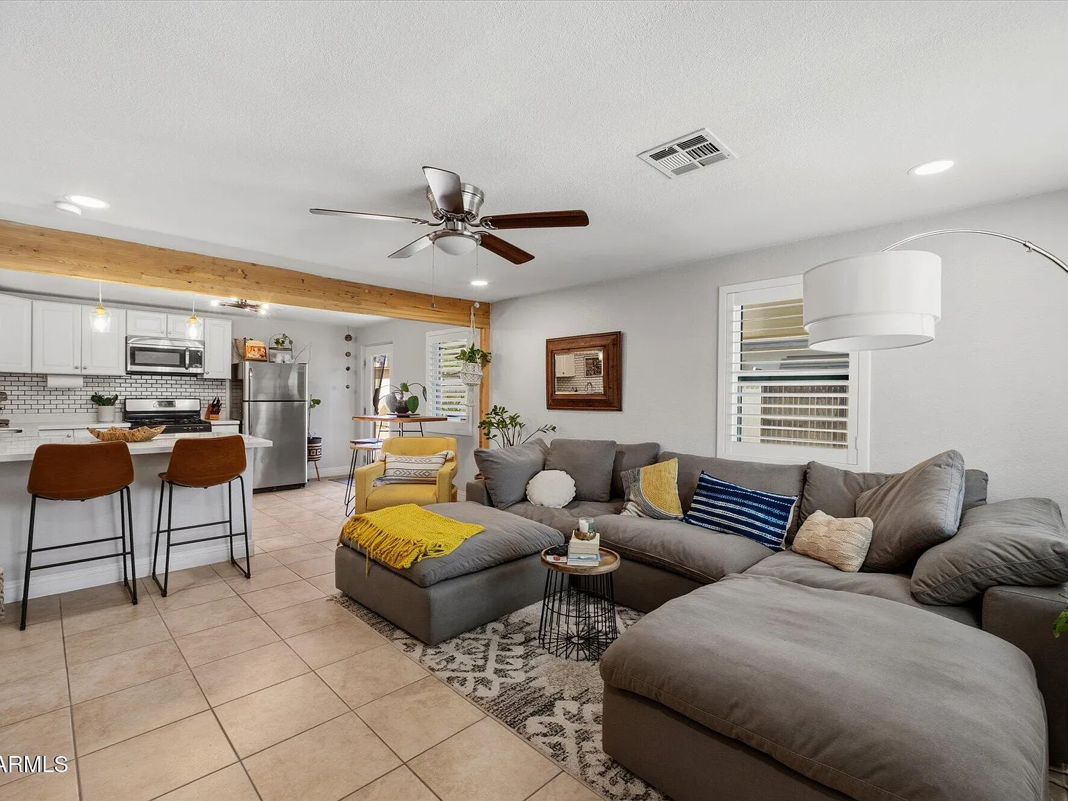 2 bed, 1.0 bath, 894 sqft, $2,200 — Photo 2