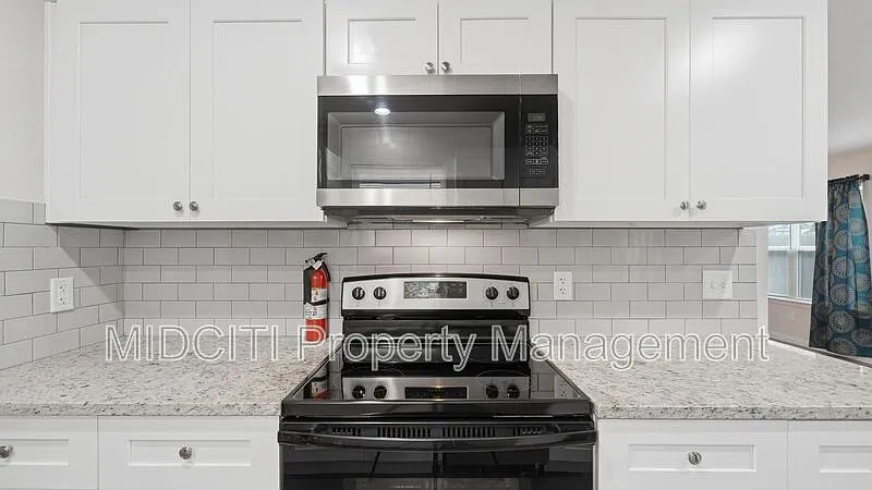 3 bed, 2.5 bath, 1481 sqft, $1,550 — Photo 3