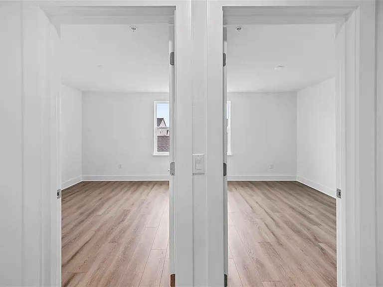 1856 Crowncrest Dr — Photo 26