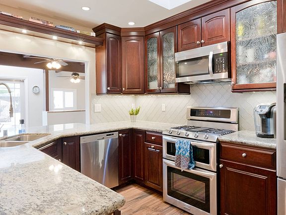 4th image of 7373 Laura Ct