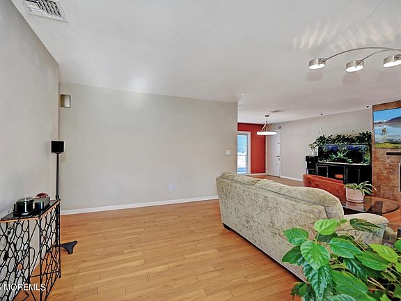 2nd image of 1433 1st Avenue