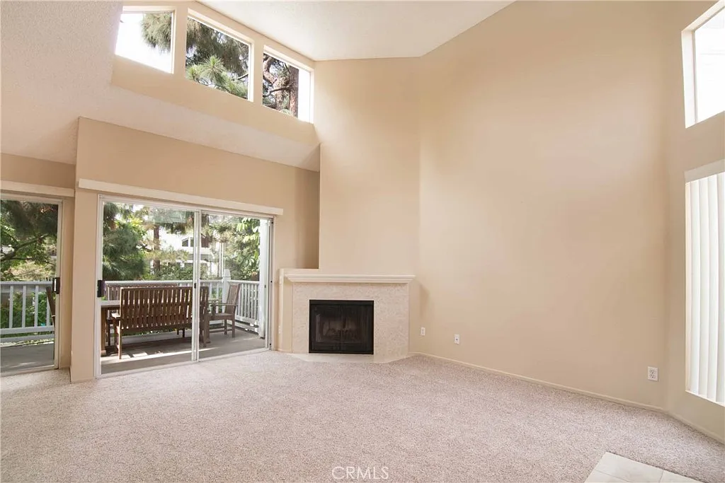 2 bed, 1100 sqft, $3,950 — Photo 2