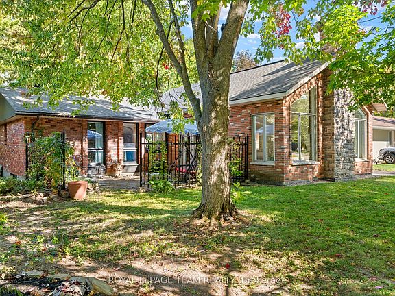 2nd image of 33 Rutherford Cres