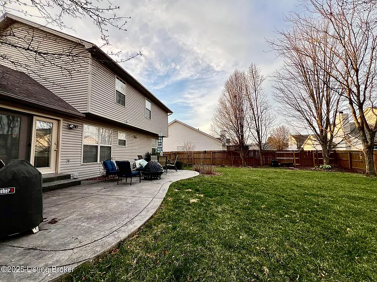 9216 Newbury Ct — Photo 22