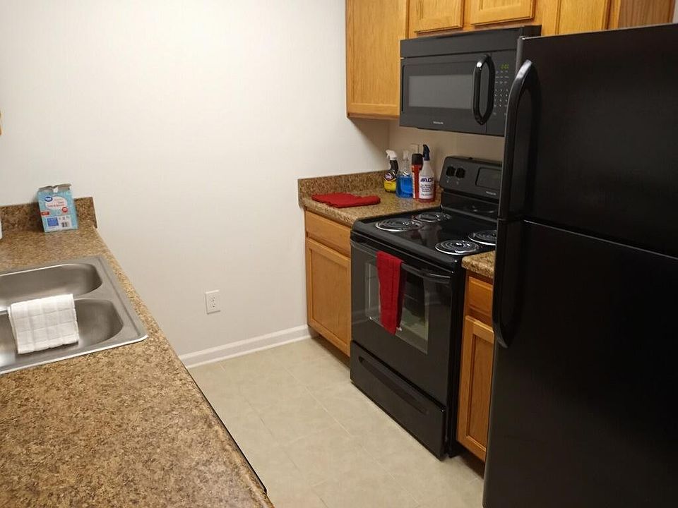 2nd image of 1006 Camelot Dr