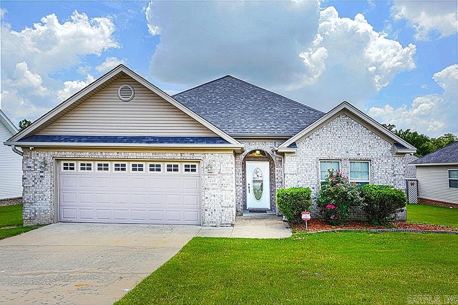 1st image of 1712 White Oak Ln