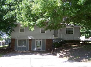 1808 High Dr, Oak Grove, MO 64075