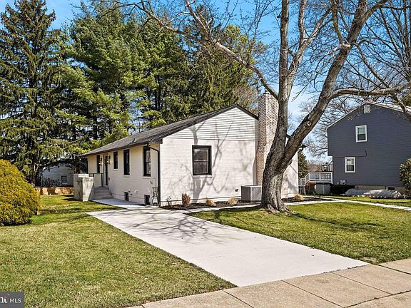 4th image of 1018 Bosley Rd