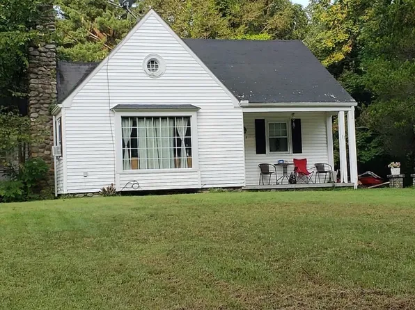11 Mason Rd, Dudley, MA 01571