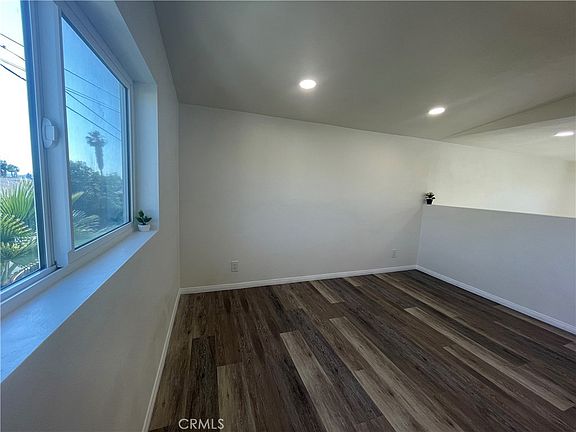 5th image of 239 Myrtlewood Dr