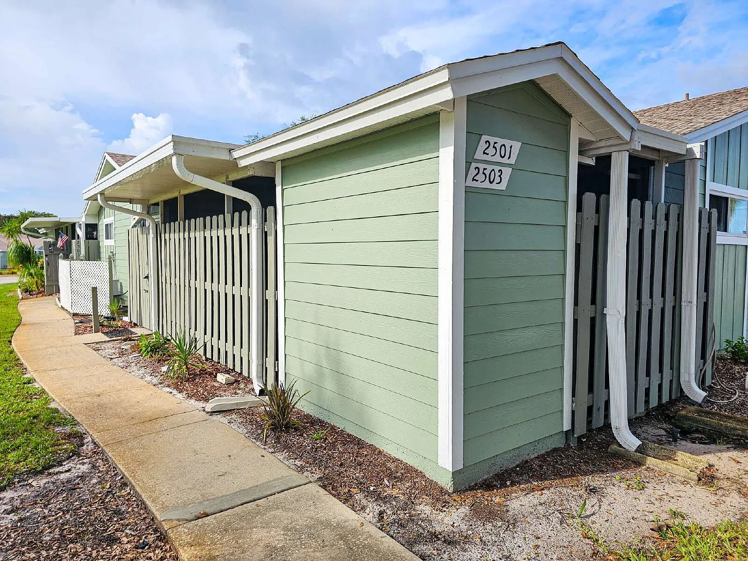 2 bed, 2.0 bath, 1067 sqft, $1,750 — Photo 2