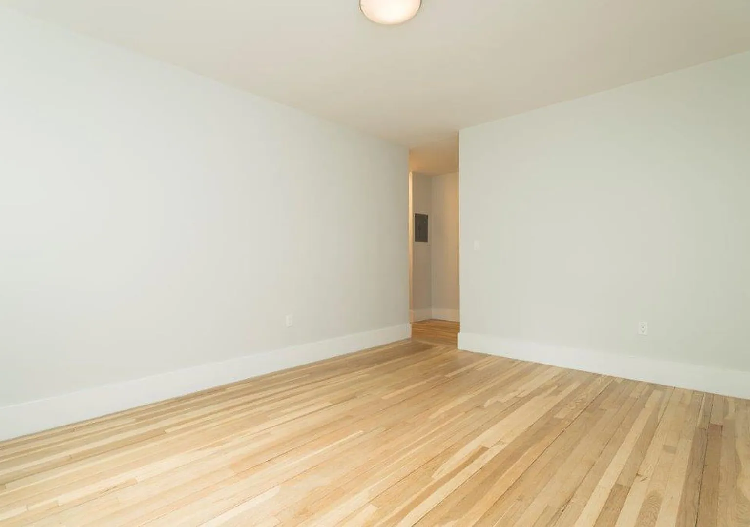 $2,650/month Brighton | 1 Bedroom | 1 Bathroom | 585 SF | Available 09/01/2026 — Photo 3