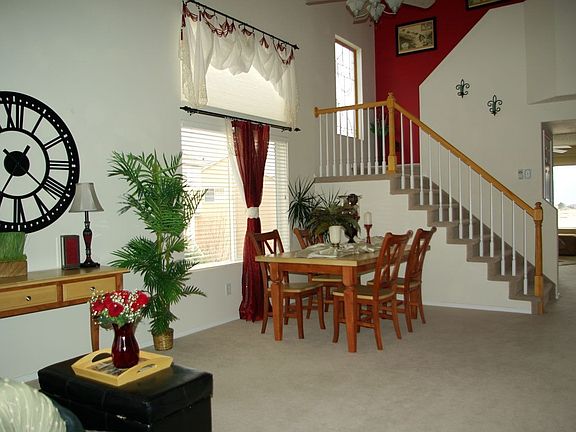 SIXTEEN FOOT CEILINGS IN THE GREAT ROOM!