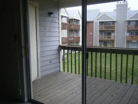 5th image of 110 Water Fountain Way Unit 303