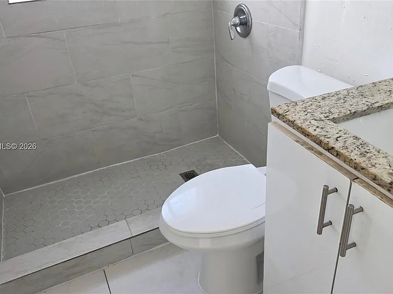 7629 Dickens Ave #4-8 — Photo 19