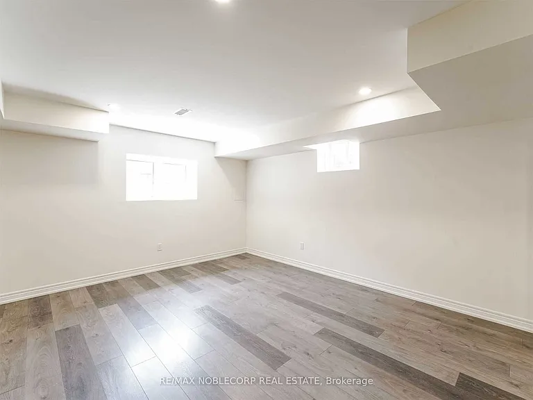 71 Pierre Berton Blvd — Photo 9