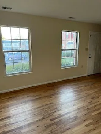 2 bed, 1.5 bath, 1150 sqft, $1,575 — Photo 3