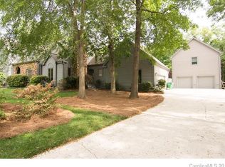 2723 Cross Country Rd, Charlotte, NC 28270