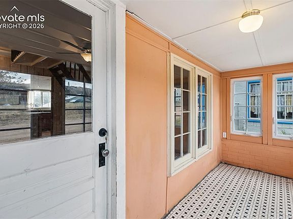 4th image of 102 Spicer Ave