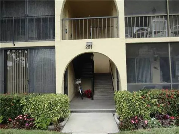 221 Pine Hov Cir APT B-2, Greenacres, FL 33463