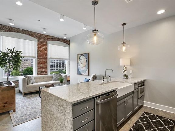 3rd image of 1001 Carondelet St #404