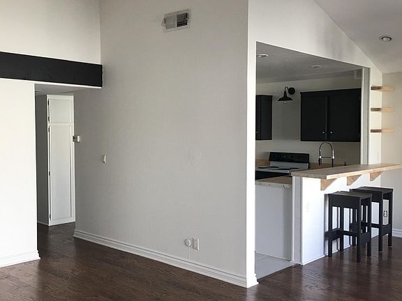 ENTRY HALL & KITCHEN, BAR