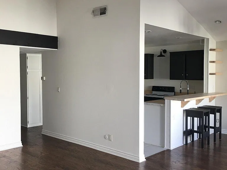 ENTRY HALL & KITCHEN, BAR