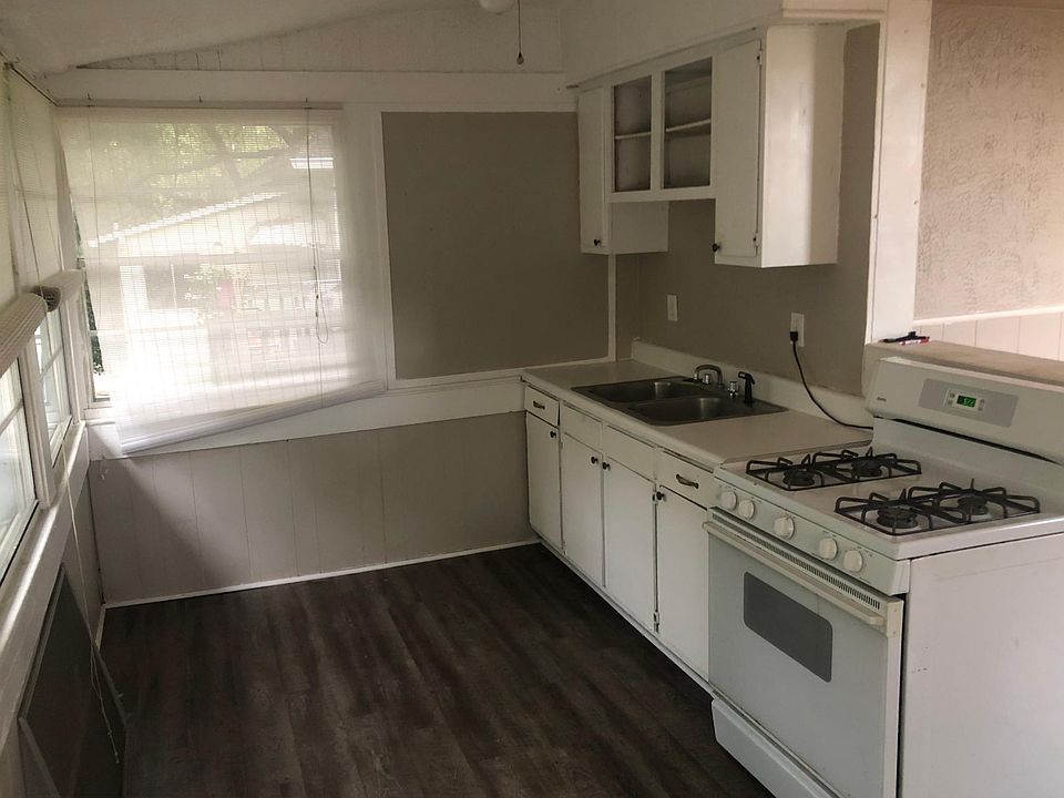 Kitchen Pic 2