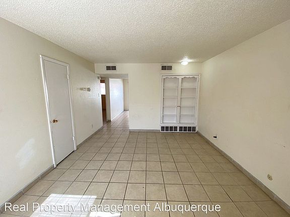 2nd image of 517 Palomas Dr SE #C