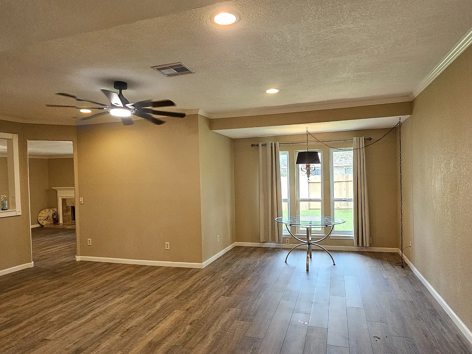 4 bed, 1932 sqft, $2,150 — Photo 3