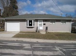 910 Division St, Manitowoc, WI 54220