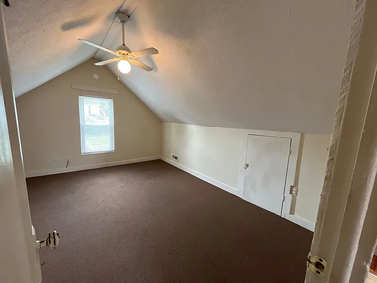 411 Florence St — Photo 14
