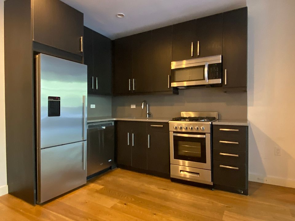 1st image of 180 Nassau St APT 2E