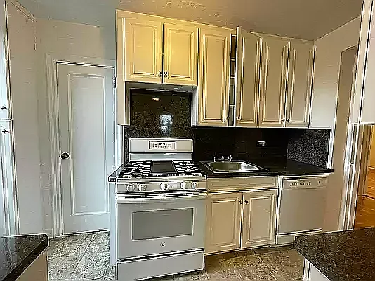 2728 Henry Hudson Pkwy #A44 — Photo 8