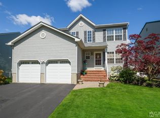 802 Grandview St, Middlesex, NJ 08846