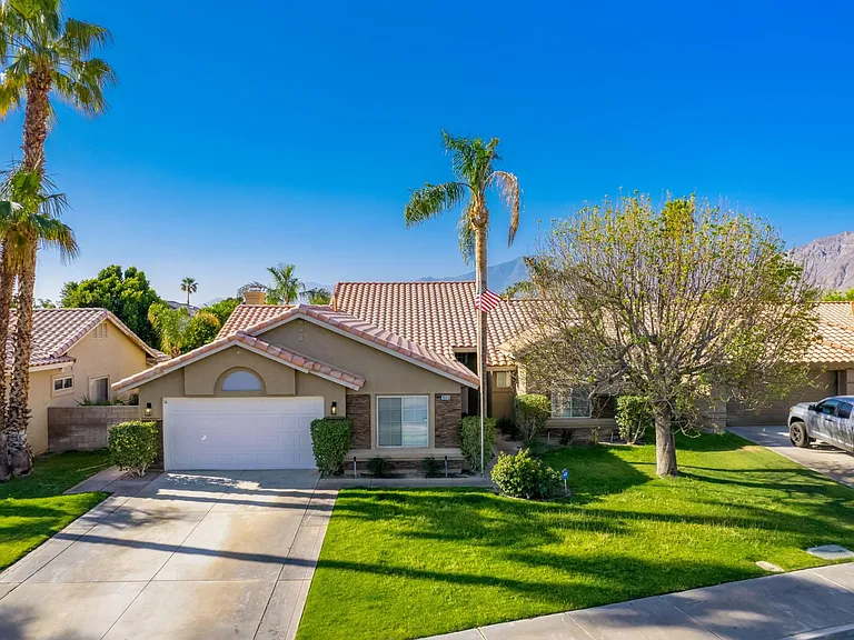 78615 Sanita Dr — Photo 2