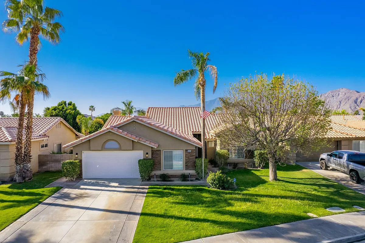 Building Photo - 78615 Sanita Dr