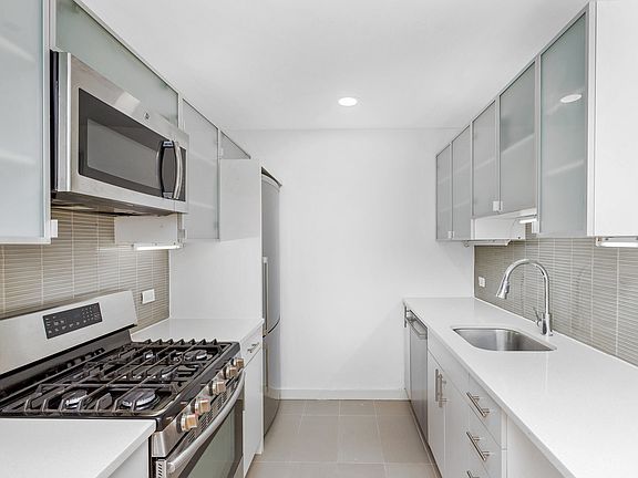 3rd image of 344 E 110th St #1F