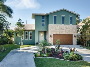 3394 Lakeview Dr, Naples, FL 34112