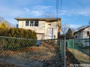 27 Pennwood Dr, Mastic Beach, NY 11951