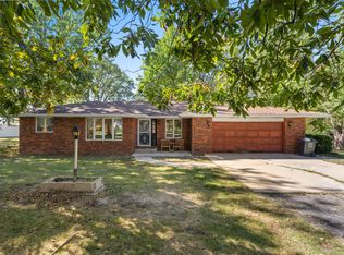 1 Hickory Ln, Camargo, IL 61919