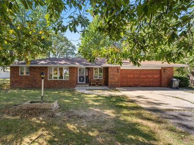 1 Hickory Ln, Camargo, IL, 61919