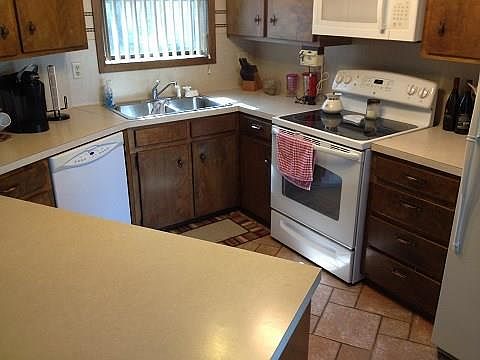 4th image of 224 Private Road 5887d