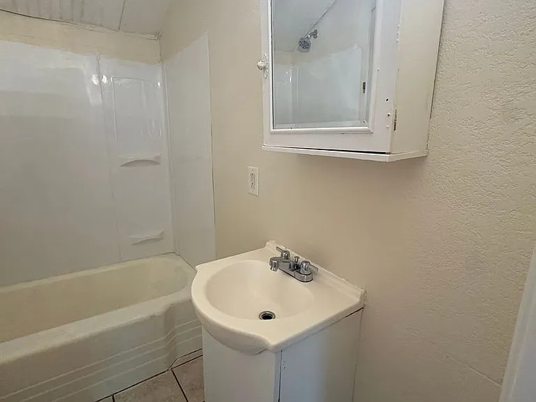 706 Washington Ave #2 — Photo 8