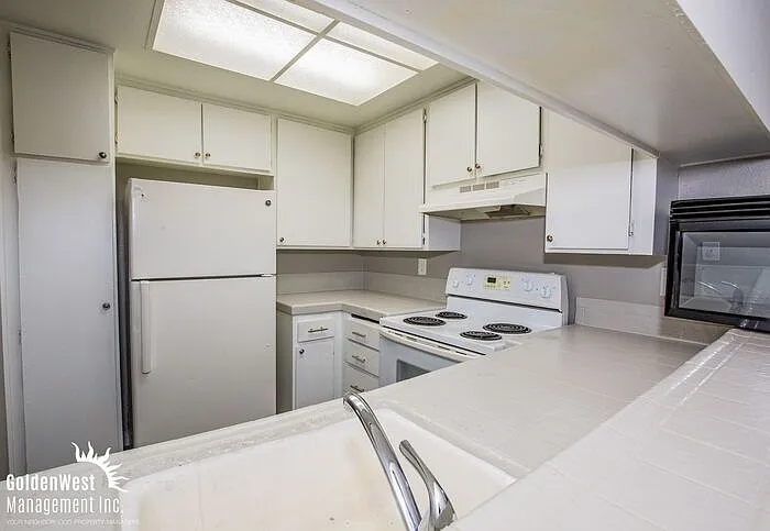 2 bed, 1.5 bath, 924 sqft, $1,100 — Photo 4